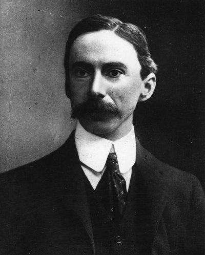Bertrand Russell, candidato per Wimbledon durante le elezioni suppletive del 1907 da English Photographer